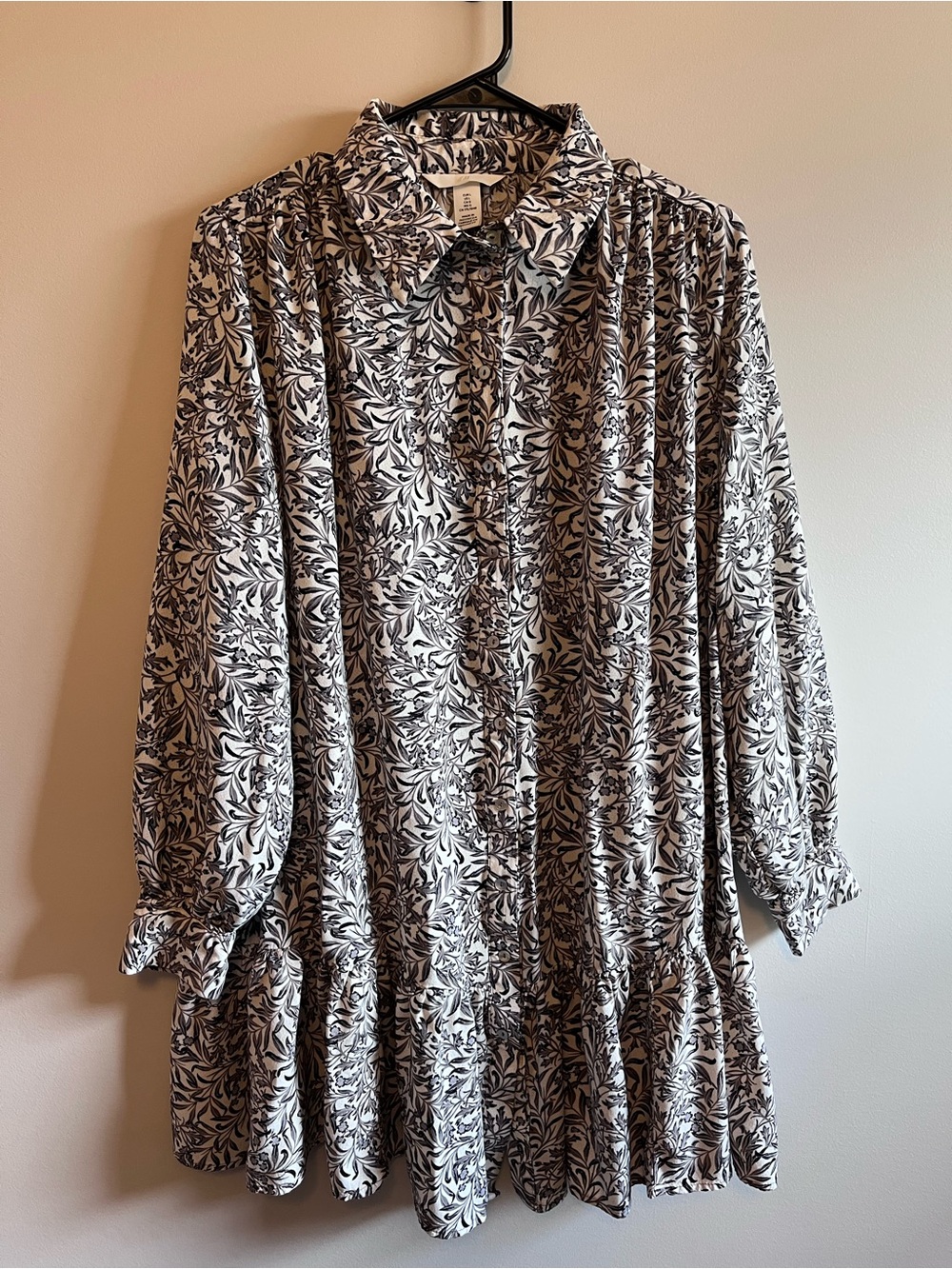 H&M Black and White Floral Button-Up Tunic Dress